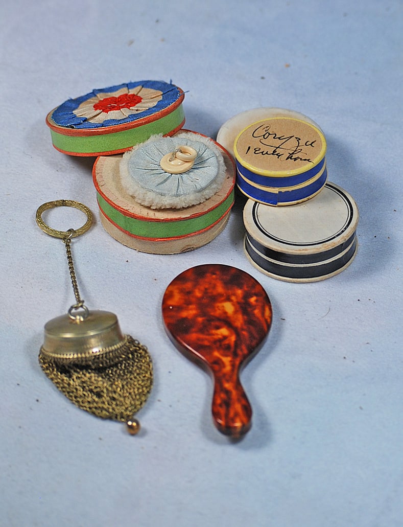 DOLL ACCESSORY ITEMS (1 of 1)