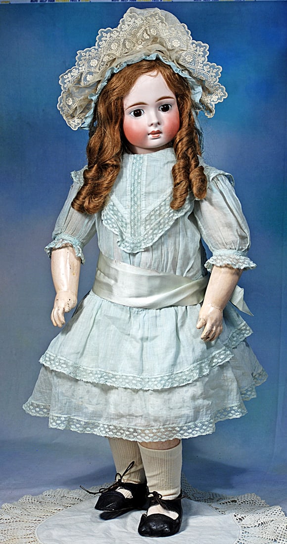 SONNEBERG BISQUE DOLL, MODEL 137, WITH CLOSED MOUTH (1 of 2)