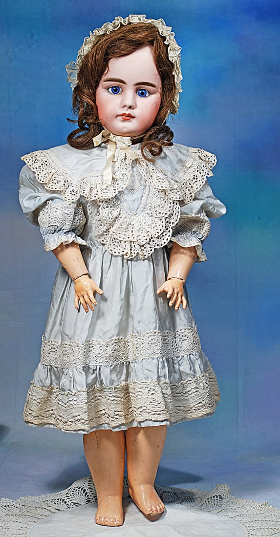 GERMAN BISQUE CHILD, 979, BY SIMON AND HALBIG WITH CLOSED MOUTH (1 of 1)