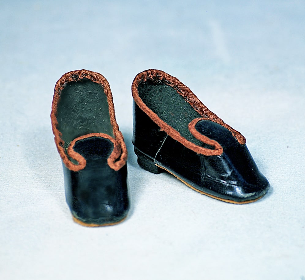 PAIR OF FRENCH KIDSKIN DOLL SHOES (1 of 1)
