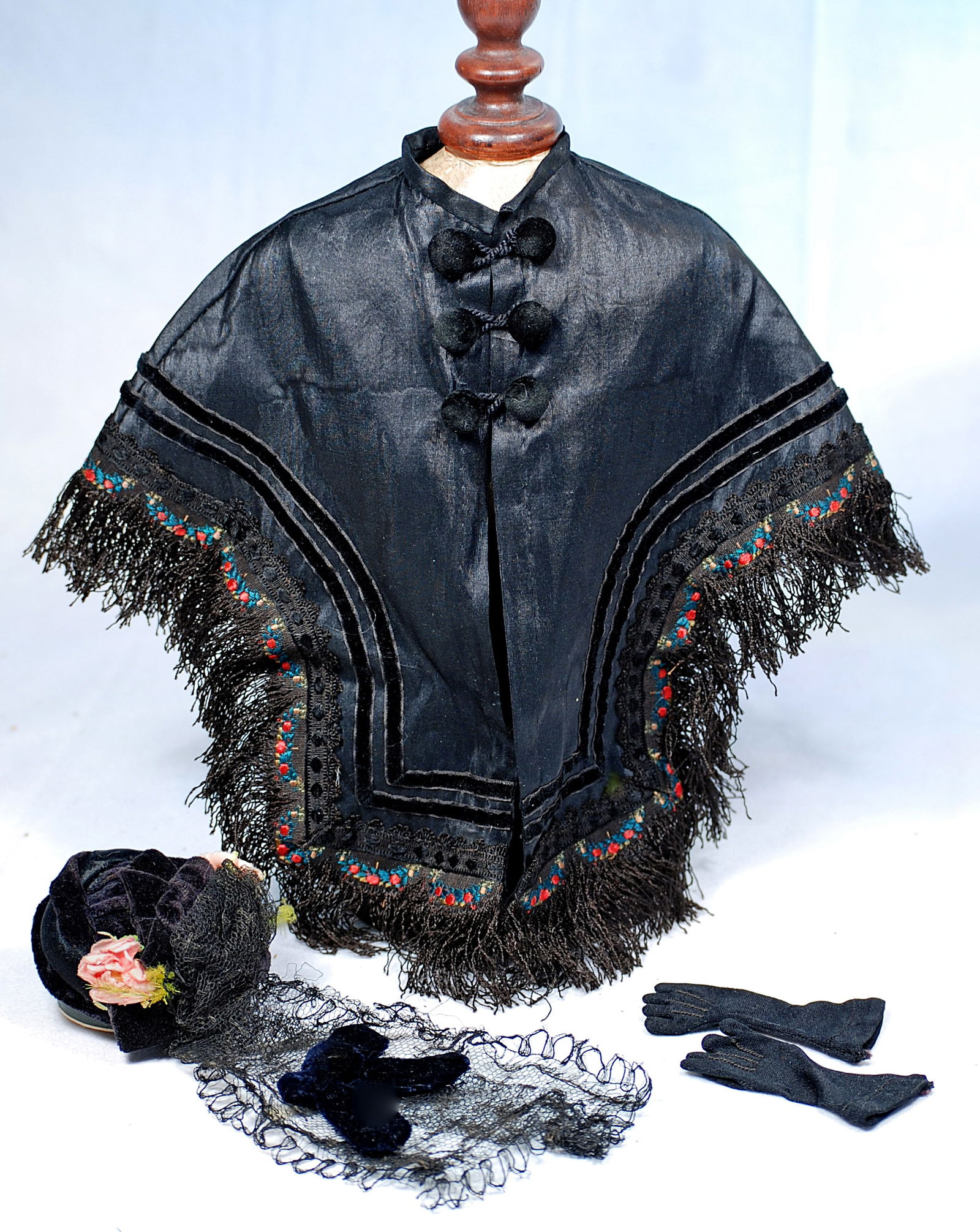 BLACK SILK CAPE, VELVET BONNET AND SILK GLOVES FOR POUPEE (1 of 1)
