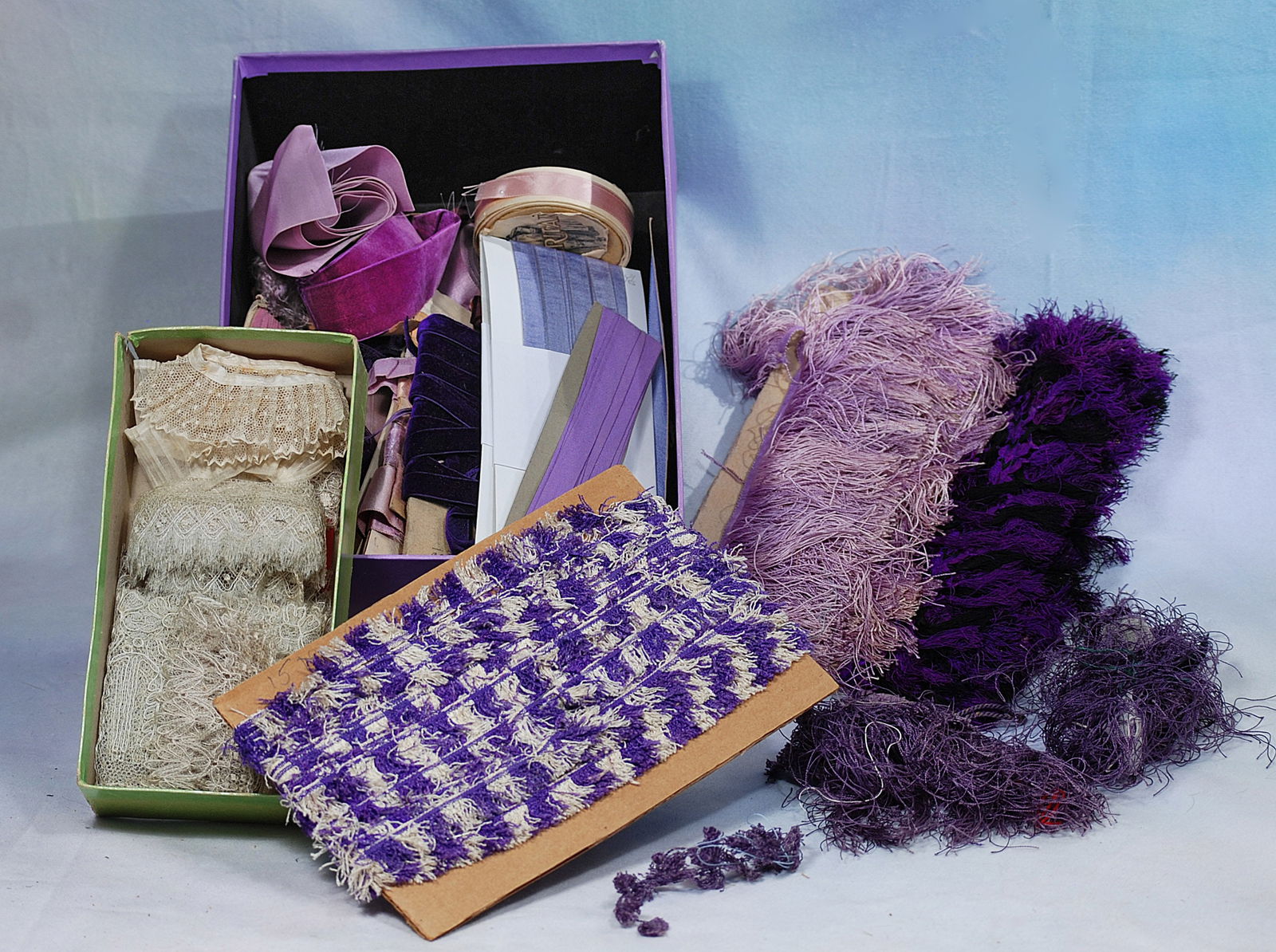 FINE ASSORTMENT OF ANTIQUE TRIMS FOR DOLL COSTUMING.: 260. FINE ASSORTMENT OF ANTIQUE TRIMS FOR DOLL COSTUMING. Large group of antique fringe, bindings, and ribbons in various colors and styles plus a box of antique laces.