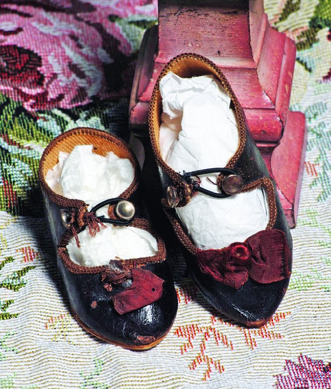 PAIR OF FRENCH LEATHER DOLL SHOES. Marks: Impressed