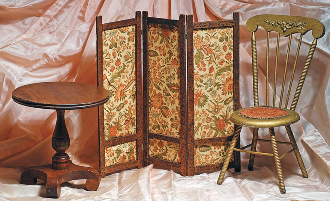 GROUP OF ANTIQUE DOLL FURNISHINGS. Includes: American: GROUP OF ANTIQUE DOLL FURNISHINGS. Includes: American carved walnut round table with turned pedestal base and rounded feet, 8 ½” H., 8 ½” diameter; Black Forest carved wooden miniature screen ha