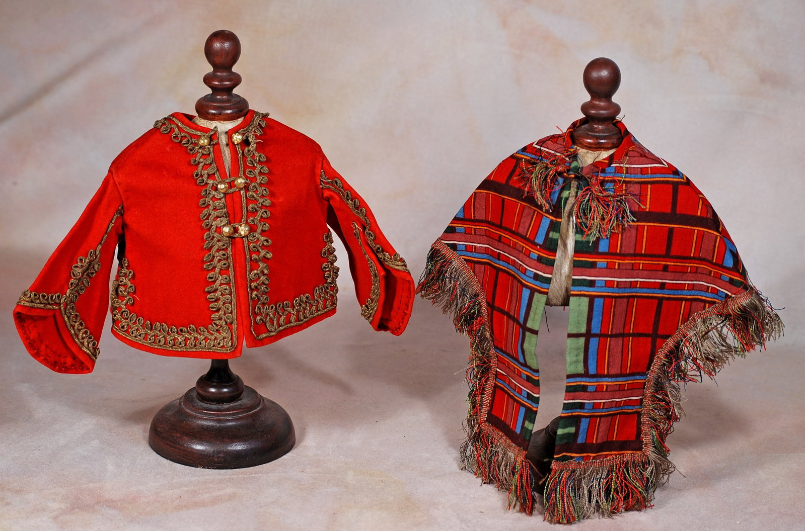 JACKET AND MANTALET FOR POUPEES.: 232-A. JACKET AND MANTALET FOR POUPEES. Red brushed wool jacket with trumpet sleeves, decorated with ornate gilded braid all around, brass button closing, 5” shoulder width, 6” length; mul