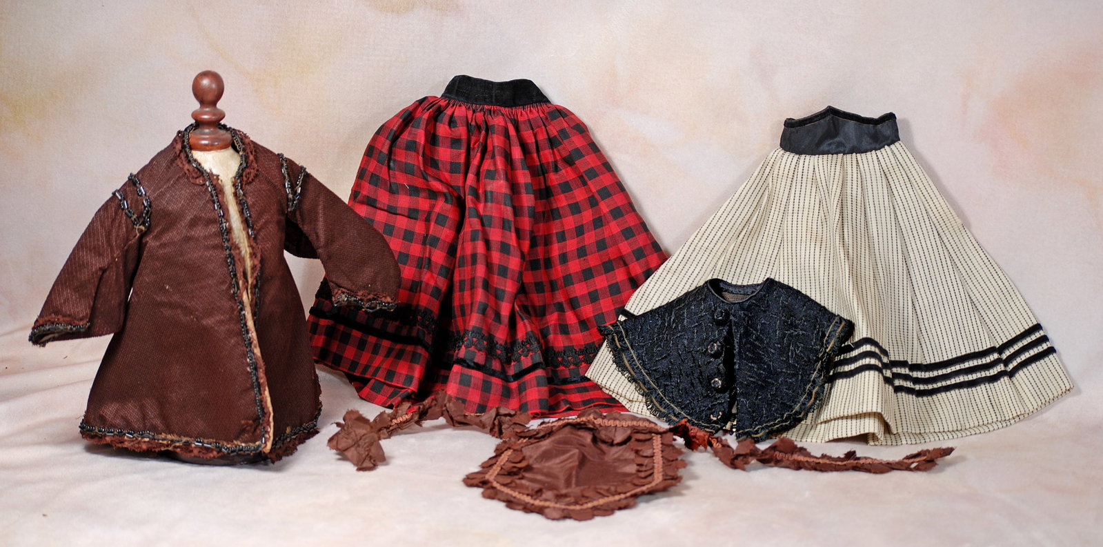 SSORTED DOLL CLOTHING FOR POUPEE (1 of 1)
