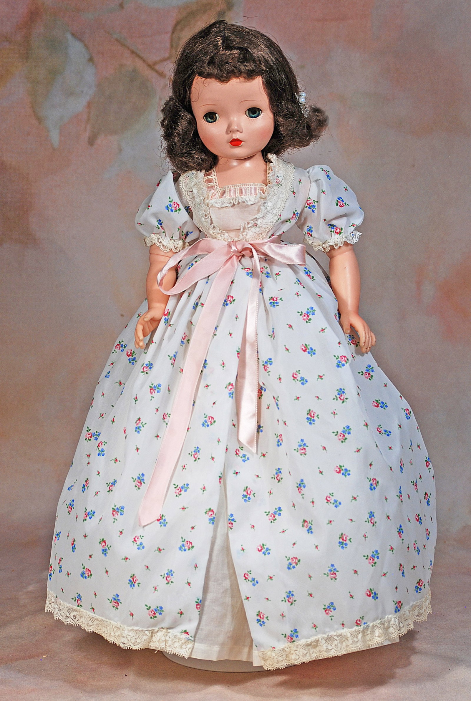 ALEXANDER CISSY IN ROBE AND NEGLIGEE: 42. ALEXANDER CISSY IN ROBE AND NEGLIGEE. 20”. Hard plastic socket head, jointed lady body, sleep eyes, brown wig, wearing white cotton negligee and printed flowered robe, silk petticoat and