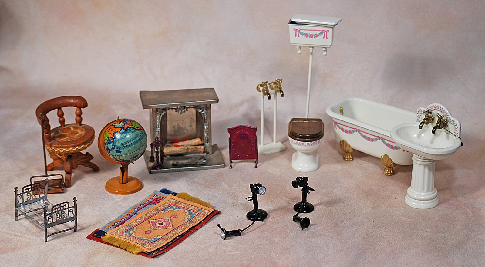 ASSORTED DOLL HOUSE FURNISHINGS. (1 of 1)