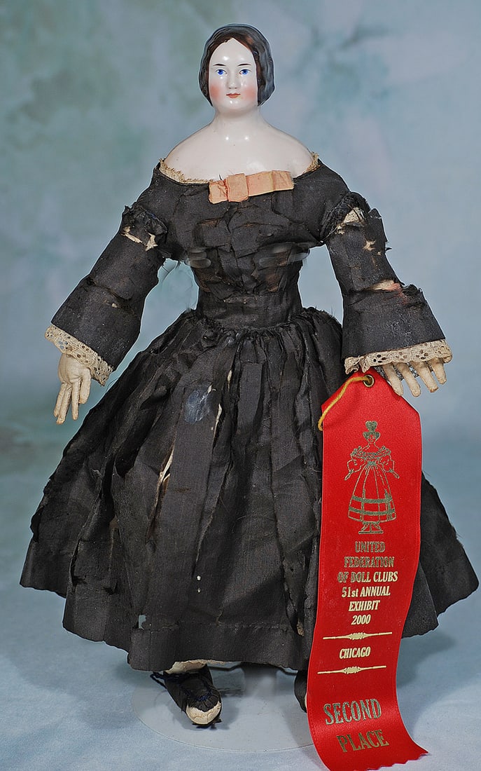 GERMAN PORCELAIN LADY WITH RARE BROWN HAIR IN THE QUEEN VICTORIA STYLE (1 of 3)