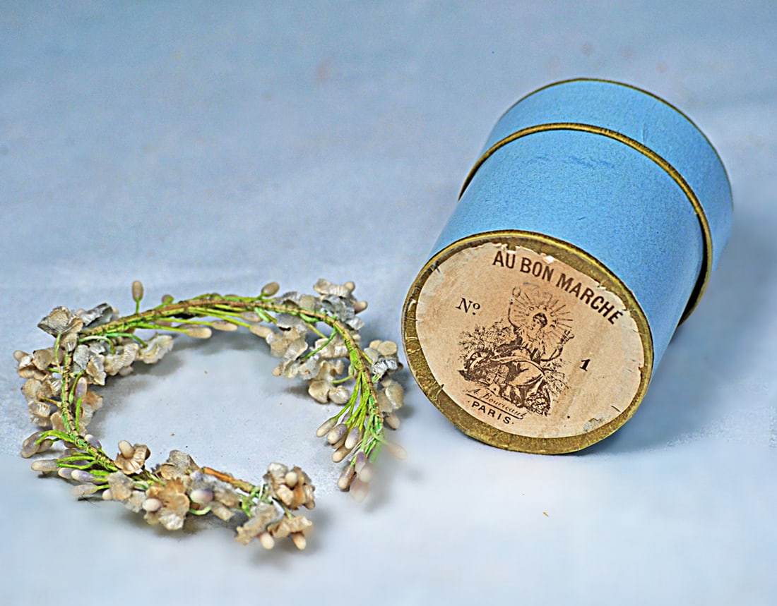 FRENCH HAT BOX AND SMALL ORANGE BLOSSOM CORONET (1 of 1)