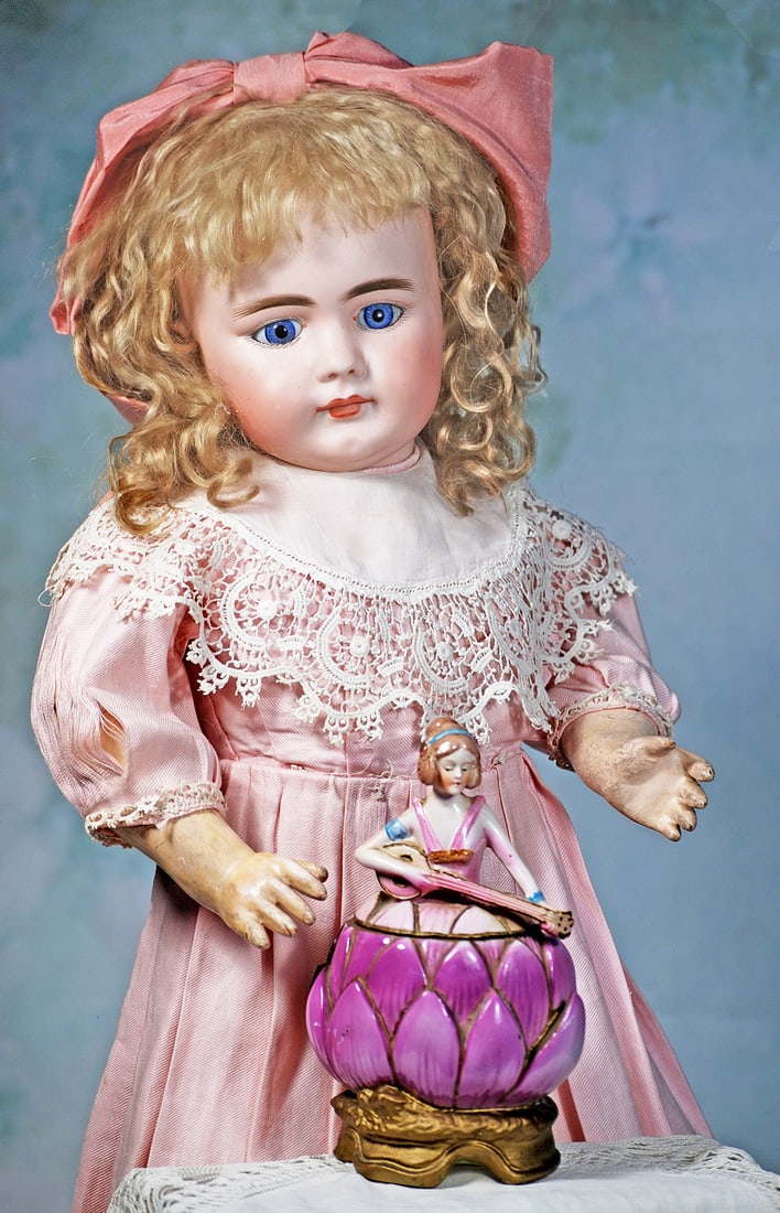 GERMAN PORCELAIN POWDER JAR BY GALLUBA AND HOFFMAN (1 of 2)