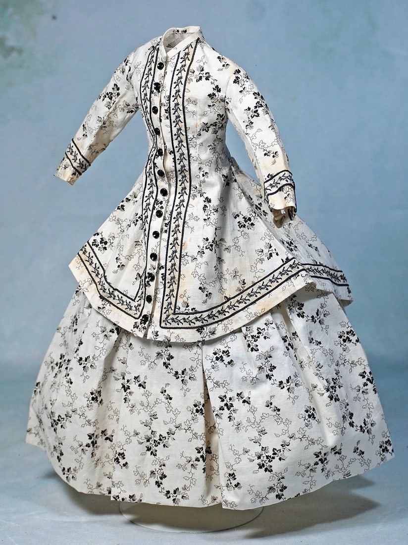 GOWN FOR FRENCH POUPEE BY SILVIA MAC NEIL (1 of 2)