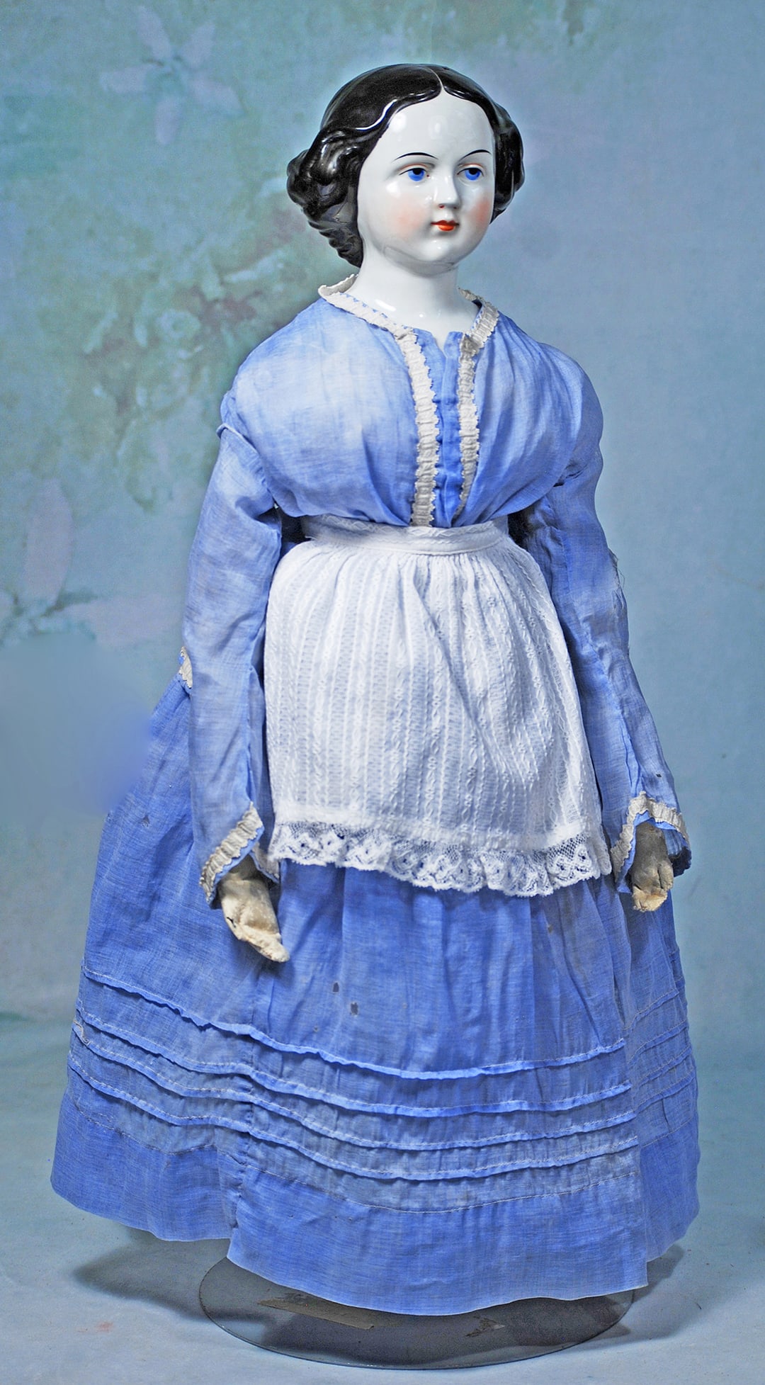 LARGE GERMAN PORCELAIN LADY PORTRAYING JENNY LIND (1 of 3)