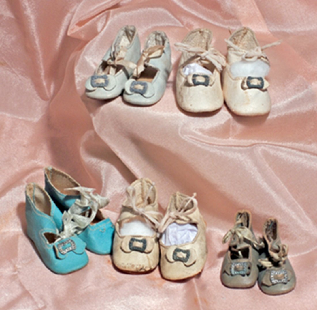 FIVE PAIR OF ANTIQUE DOLL SHOES. Sizes 1 ¾” L. to 2 ¾”: FIVE PAIR OF ANTIQUE DOLL SHOES. Sizes 1 ¾” L. to 2 ¾” L. One pair aqua blue shoes with bows and buckles, ankle-tie closing; one pair white leather ankle boots with side button closing, two pair