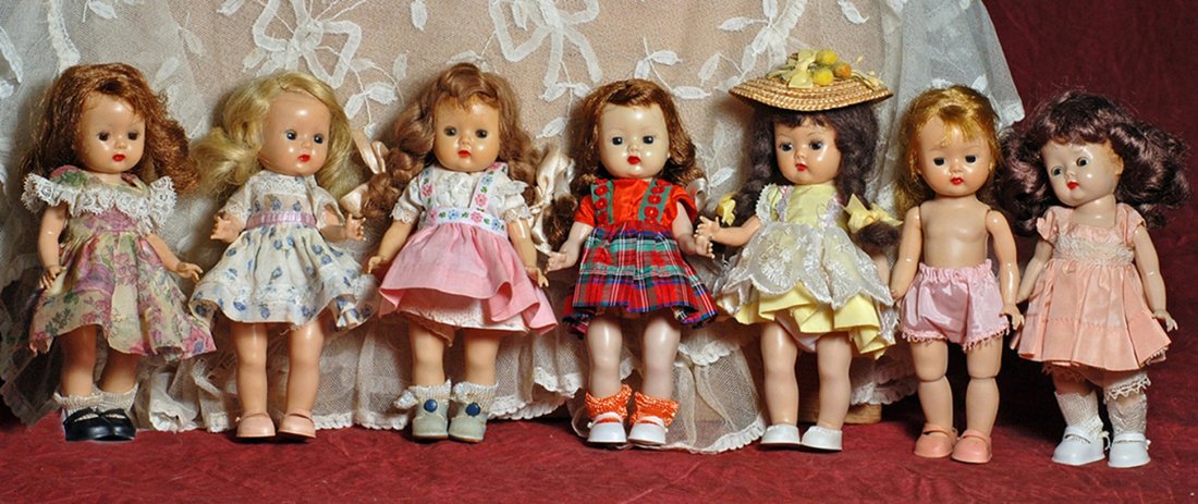 SEVEN “MUFFIE” DOLLS BY NANCY ANN STORYBOOK DOLLS.: SEVEN “MUFFIE” DOLLS BY NANCY ANN STORYBOOK DOLLS. Each is hard plastic: one strung doll with painted lashes, one bend-knee walker and five straight walkers with painted and molded lashes. Five we