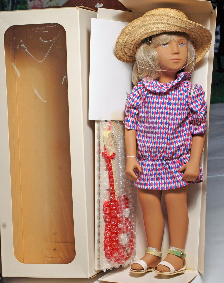 SASHA 1984 LIMITED EDITION HARLEQUIN DOLL WITH GUITAR.: SASHA 1984 LIMITED EDITION HARLEQUIN DOLL WITH GUITAR. 16". All-original in cotton dress, straw hat and sandals, red guitar with Sasha name, wrist tag, certificate and box. Mint-in-box. Estimate:: $15