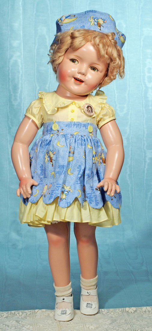 LARGE FLIRTY-EYED SHIRLEY TEMPLE COMPOSITION DOLL.: LARGE FLIRTY-EYED SHIRLEY TEMPLE COMPOSITION DOLL. Marks: Shirley Temple copr. Ideal N & T Co. 27”. Composition socket head, five-piece composition body, flirty and sleep eyes, upper lashes, painted