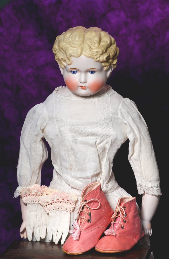 ANTIQUE PINK DOLL SHOES & PAIR OF GLOVES: ANTIQUE PINK LEATHER DOLL SHOES AND PAIR OF PINK-TRIMMED GLOVES. Shoes are of soft pink leather with stitched edging, pink cord ties and pink tassels, tan leather soles, 5” length; gloves are of whi