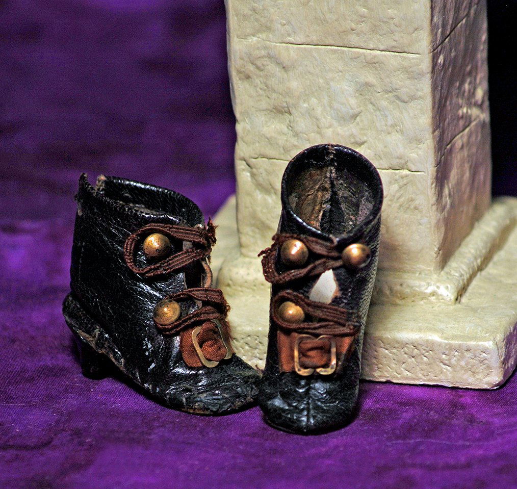 PAIR OF ANTIQUE BOOTS FOR FRENCH POUPEE. (1 of 1)
