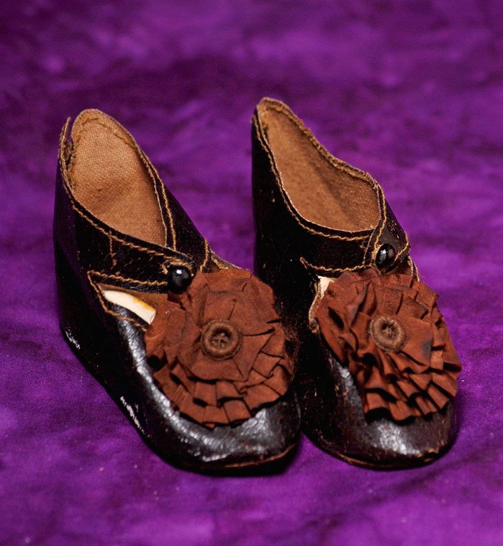 PAIR OF JUMEAU DOLL SHOES.  Marks: 10 Paris, bee (1 of 1)