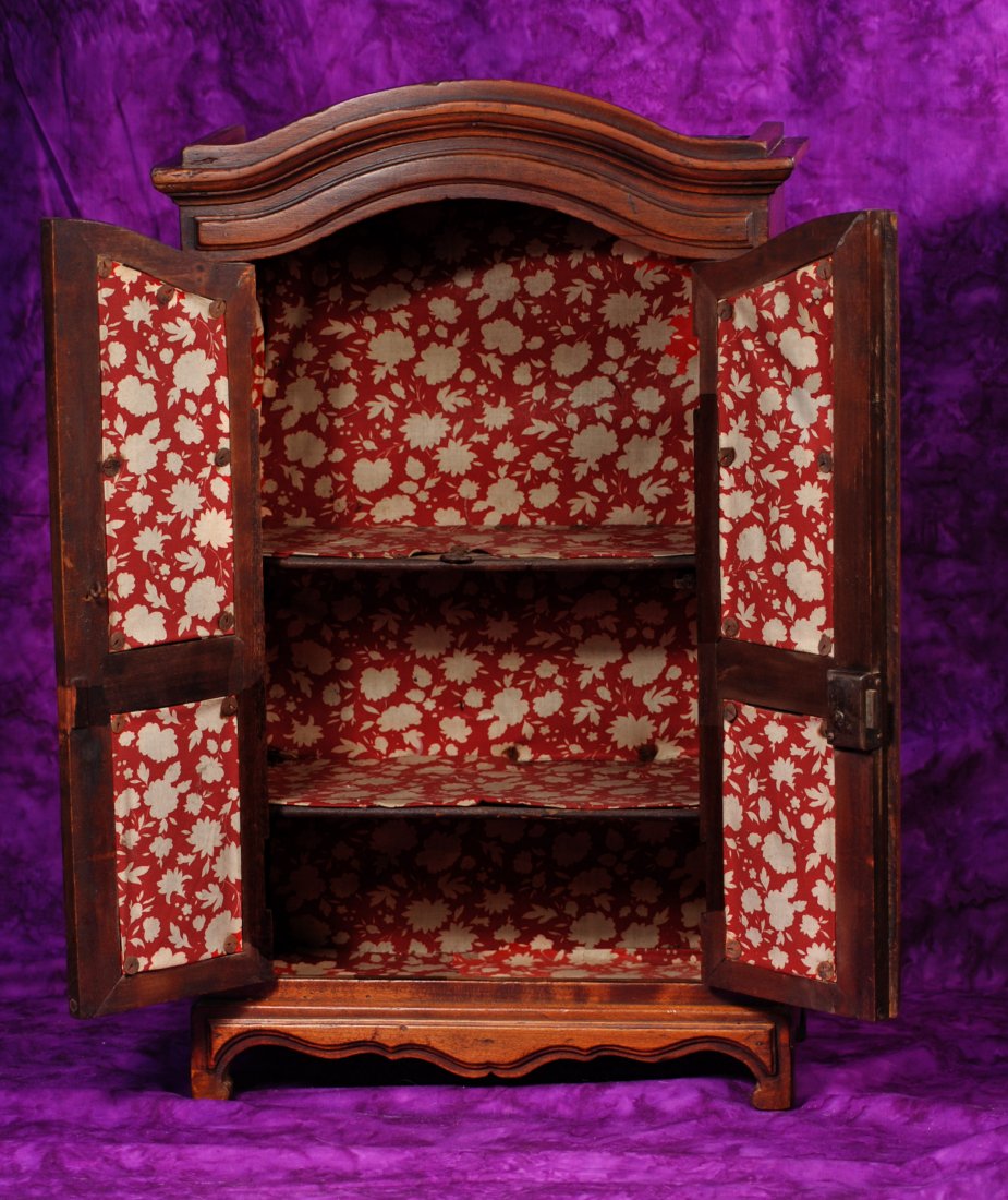 DOLL’S WARDROBE CABINET. (1 of 2)