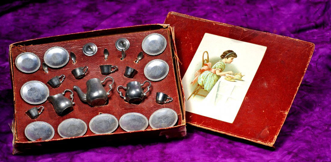 MINIATURE SILVER-FINISH TEA SET IN ORIGINAL BOX. (1 of 1)