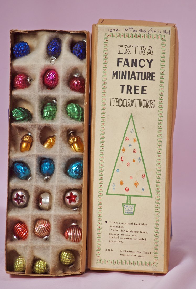 HAND-BLOWN FANCY MINIATURE CHRISTMAS TREE ORNAMENTS.  9 (1 of 1)