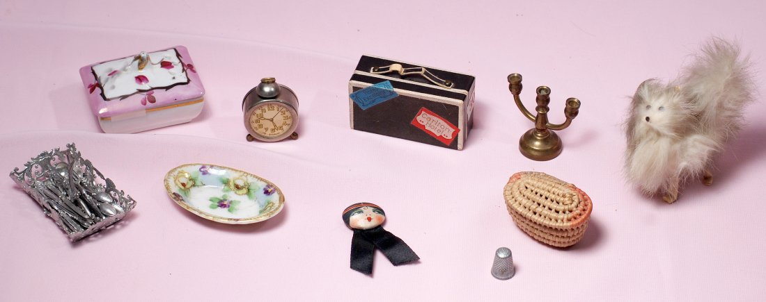 LOT OF TEN MINIATURE DOLL ACCESSORY ITEMS. (1 of 1)