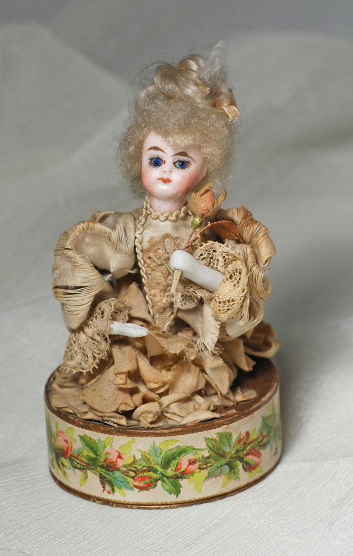 FRENCH BISQUE-HEAD POWDER BOX, ALL-ORIGINAL.  5 ” (1 of 2)