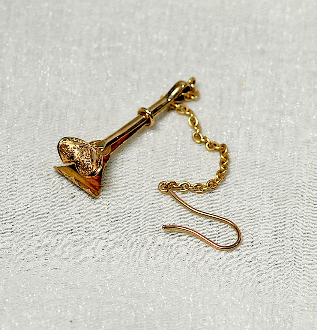 14-CARAT GOLD MINIATURE SKIRT LIFTER  FOR FRENCH (1 of 1)