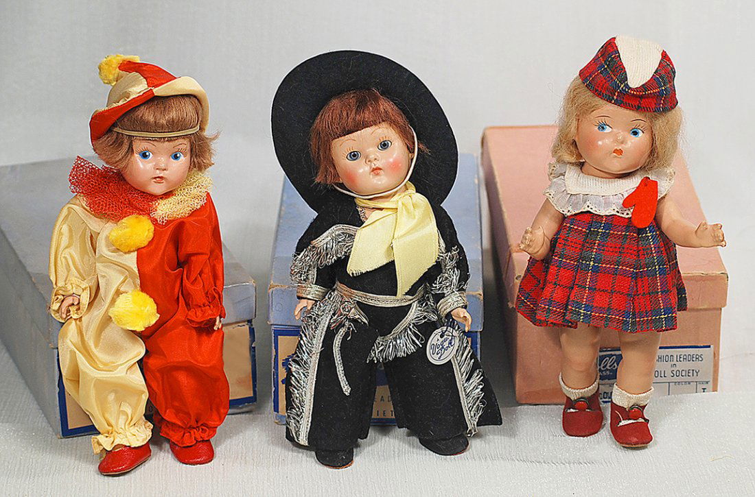 VOGUE EARLY COMPOSITION TODDLES “SCOTCH GIRL”.  8”. (1 of 2)