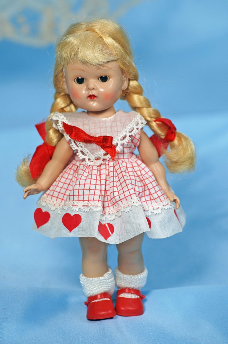 VOGUE GINNY IN RED AND WHITE DRESS.8”.Hardplastic, (1 of 1)