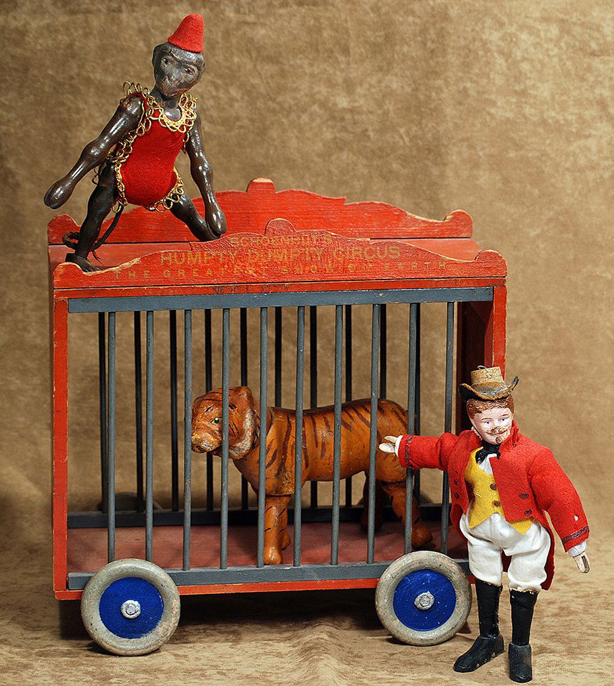 SCHOENHUT CIRCUS RINGMASTER AND MONKEY.8”Ringmaster (1 of 2)