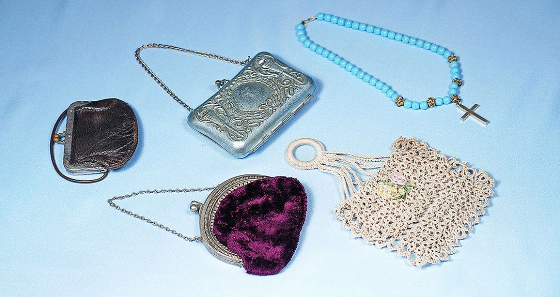 FOUR ANTIQUE DOLL PURSES AND TURQUOISE BEAD: FOUR ANTIQUE DOLL PURSES AND TURQUOISE BEAD NECKLACE.Includes: Plush purple velvet purse with silver frame and chain handle, embossed metal purse with two compartments and chain handle, brown leather