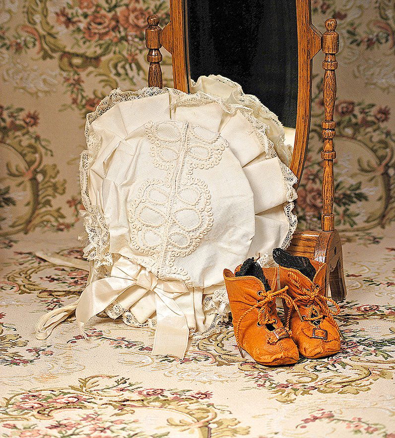 ANTIQUE DOLL BONNET AND PAIR OF DOLL BOOTS (1 of 1)
