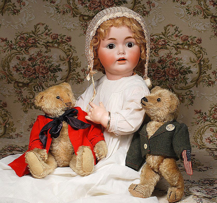TWO EARLY GERMAN MOHAIR TEDDY BEARS (1 of 2)