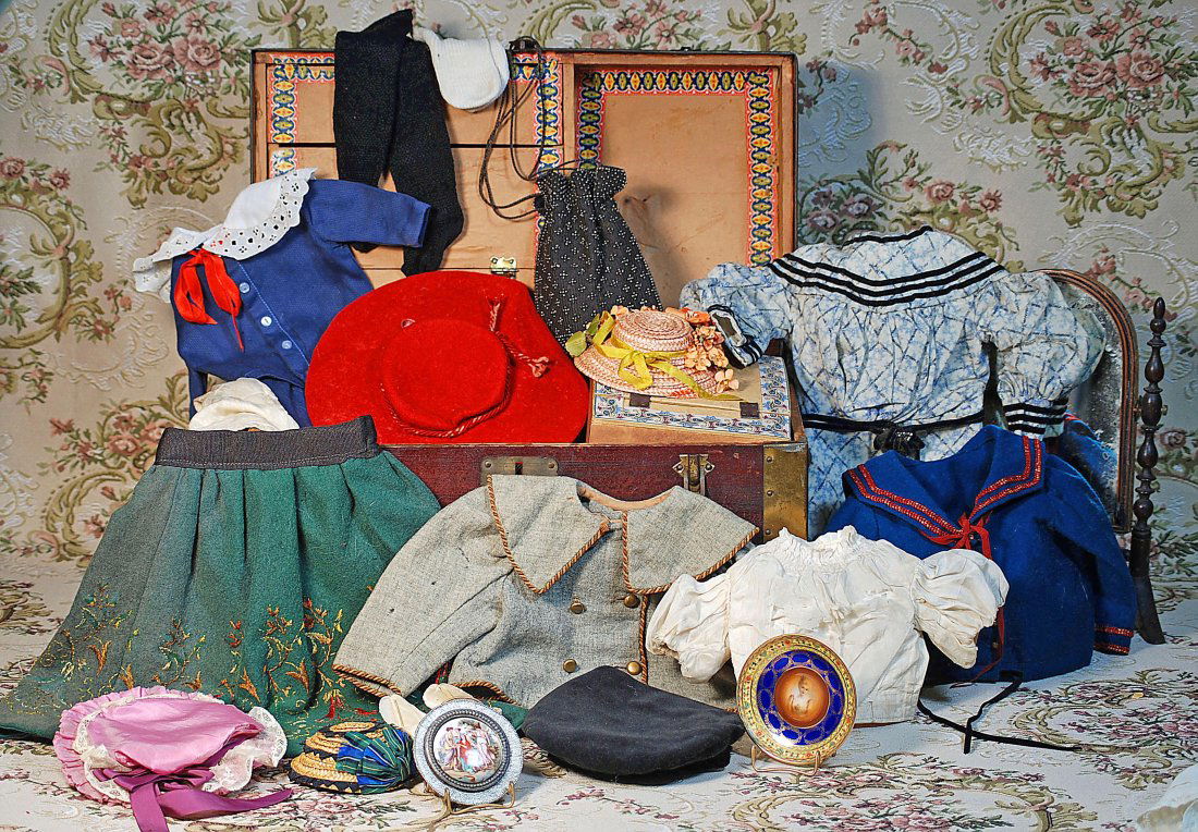 ANTIQUE TRUNK WITH ASSORTED CLOTHING AND ACCESSORIES. (1 of 1)