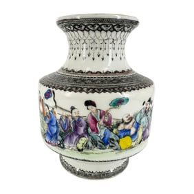Vintage Chinese Republic Period Famille Rose Vase