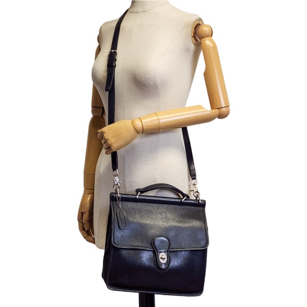 Vintage COACH Willis Bag 9927 in Black w/ Silver Hardware & Hang Tag: Vintage Coach Willis Bag 9927 in Black w/ Silver Hardware & Hang Tag. Top handle. Adjustable/removeable crossbody strap. Turn-lock closure. Interior and exterior pockets. Some visible wear/surface scu