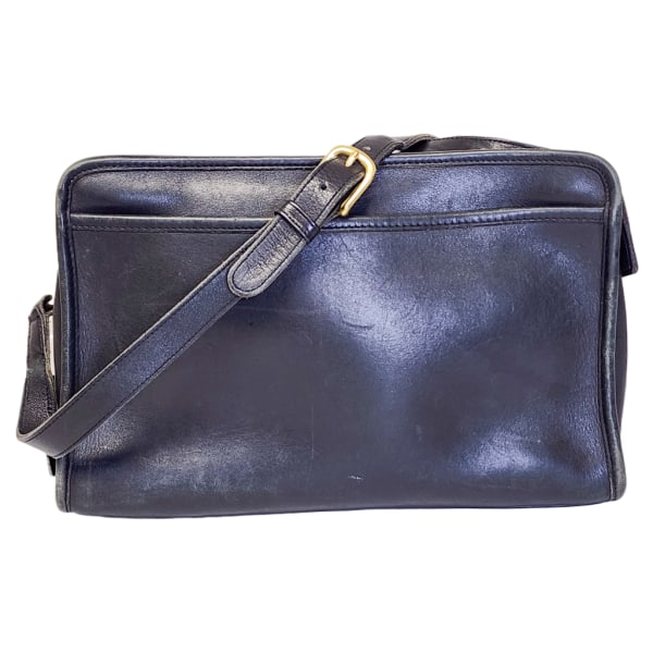 Vintage COACH Swagger Bag 9820 in Black w/ Brass Hardware & Hang Tag: Vintage Coach Swagger Bag 9820 in Black w/ Brass Hardware & Hang Tag. Adjustable crossbody strap. Zip top closure. Interior and exterior pockets. Some visible wear/surface scuffs and/or scratches, som