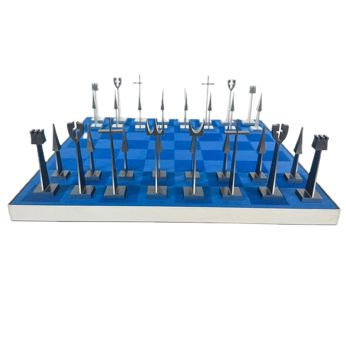1962 Alcoa Aluminum Chess Set by Austin E. Cox (1 of 19)