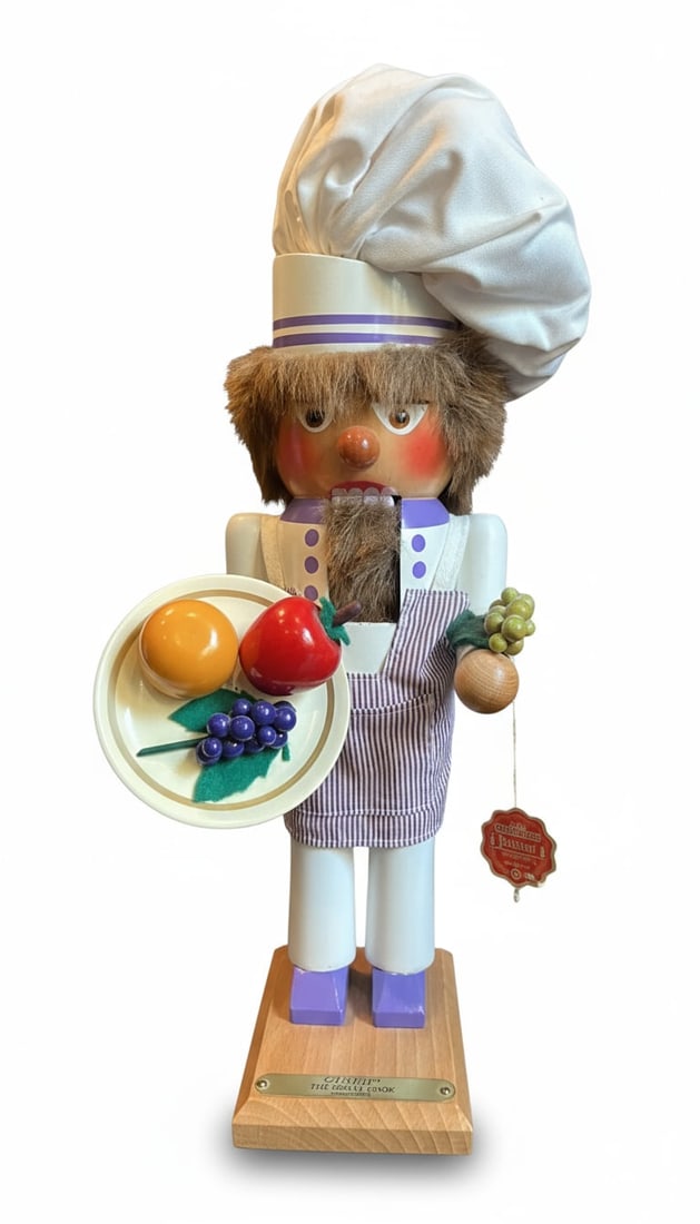 Steinbach "Gustav" The Royal Cook Nutcracker (1 of 5)