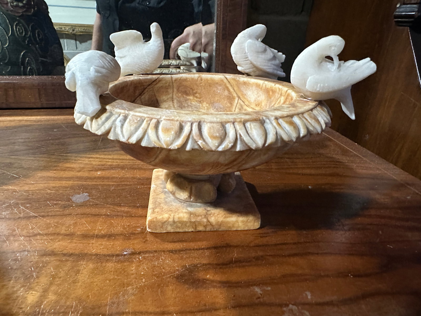 Hand-Carved Alabaster Centerpiece Bowl with Four Doves – Mid 20th Century (1 of 4)