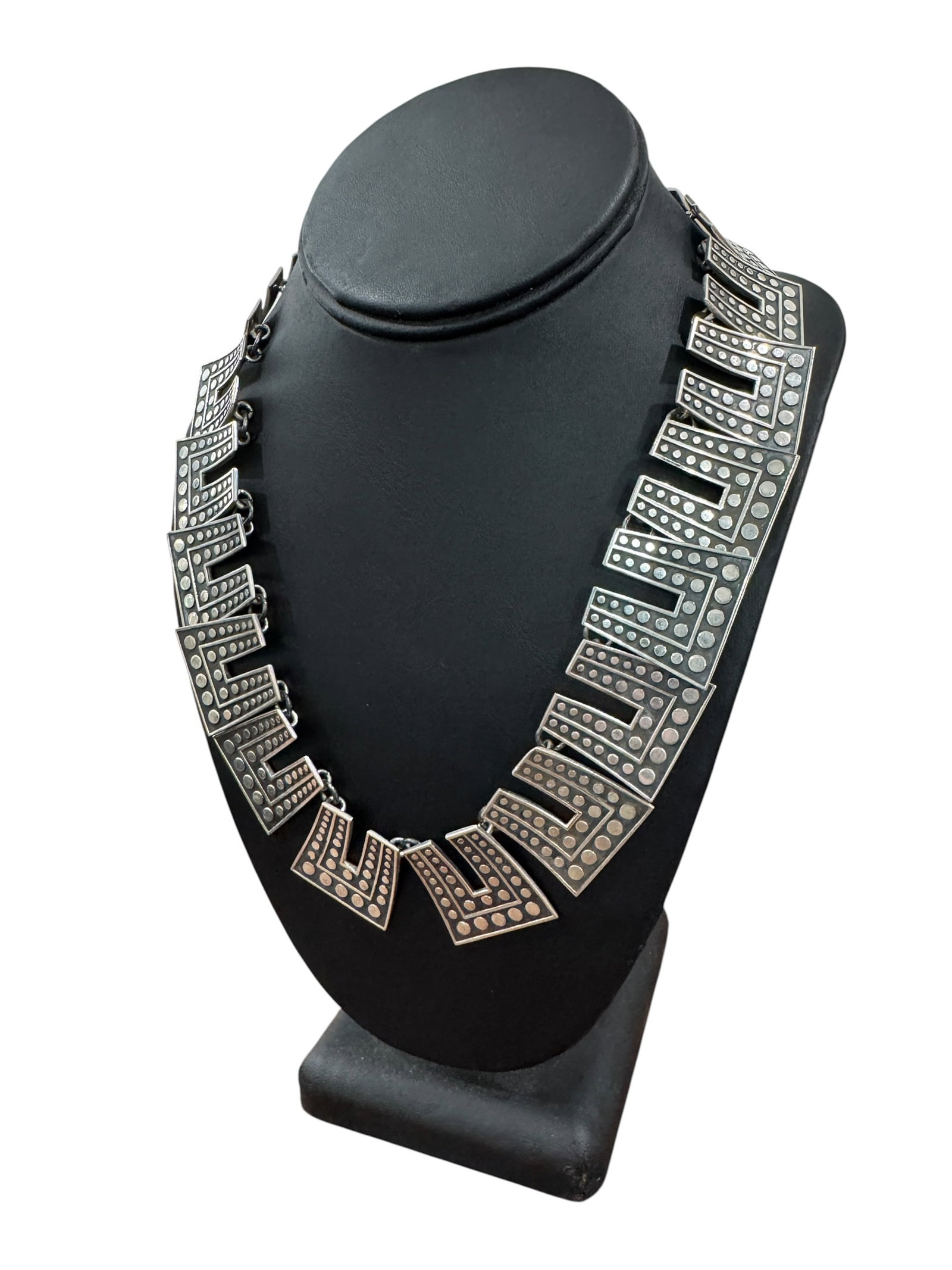 Signed Mexico CII Sterling Silver (.925) Necklace: Approx. Gross Weight: 161.2 grams Measurements: 18.25" end to end Photos are part of the description and should tell the whole story.