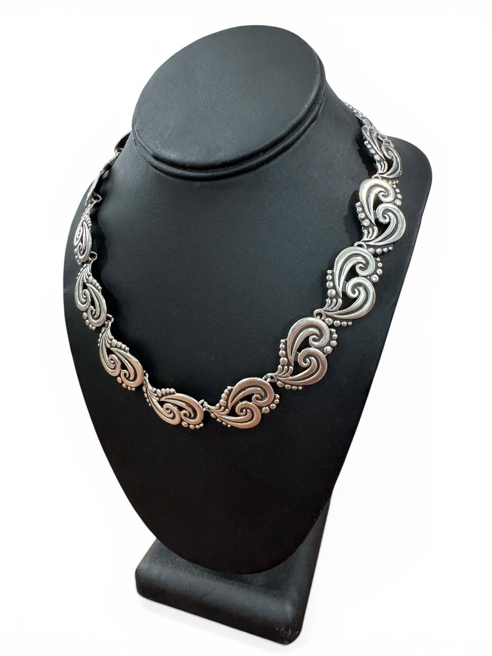 Amparo Mexcio Sterling Silver (.925) Necklace: Approx. Gross Weight: 59.4 grams Measures: 17" end to end Photos are part of the description and should tell the whole story.