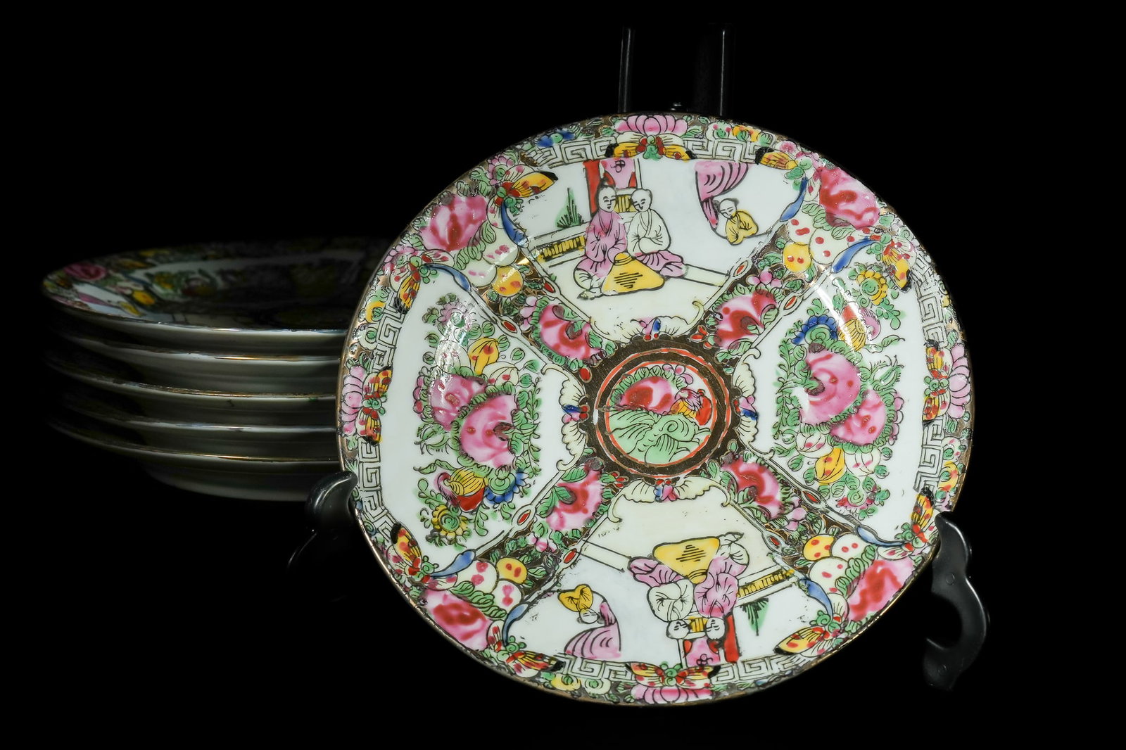 A Set of Six Chinese Famille Rose Medallion Porcelain Dishes. (1 of 4)