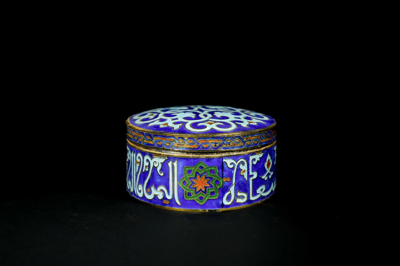 An Islamic Mamluk-Style Enamelled Lidded Box (1 of 4)