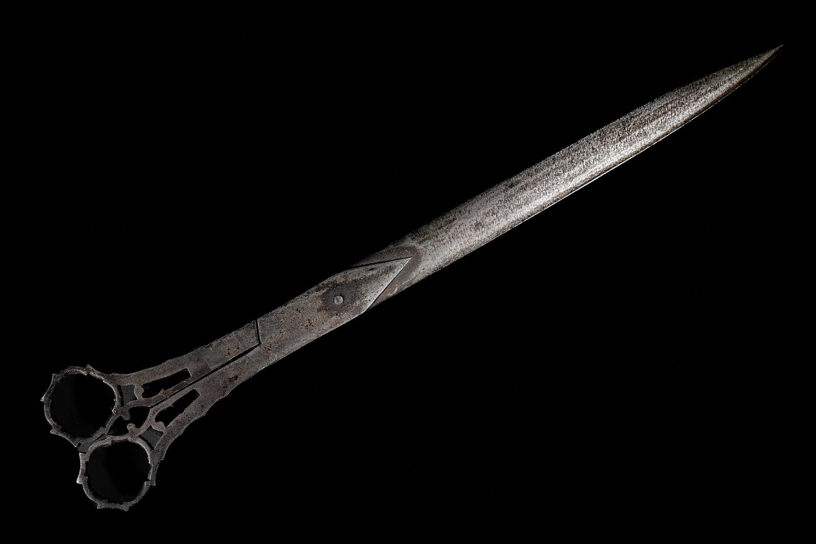 An Ottoman Iron Scissor-Kard Dagger, 19thÃ¢â‚¬â€œ20th Century (1 of 2)