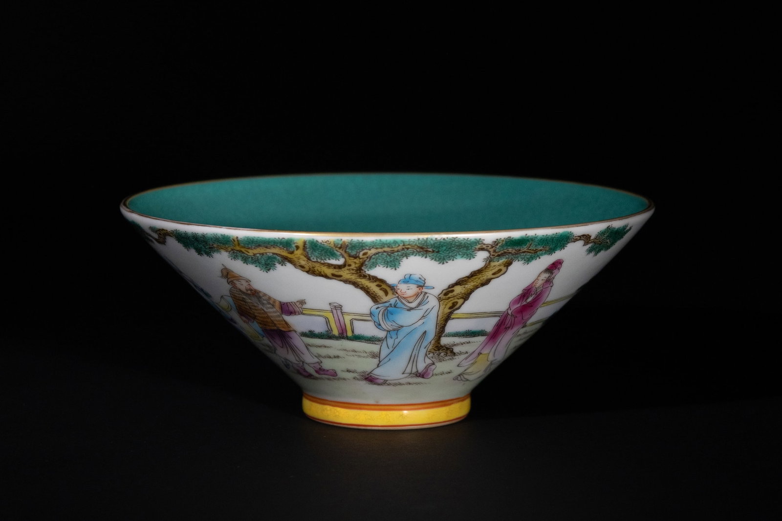 A Chinese Famille Rose Porcelain Bowl with Figures and Turquoise Enamel Interior (1 of 7)