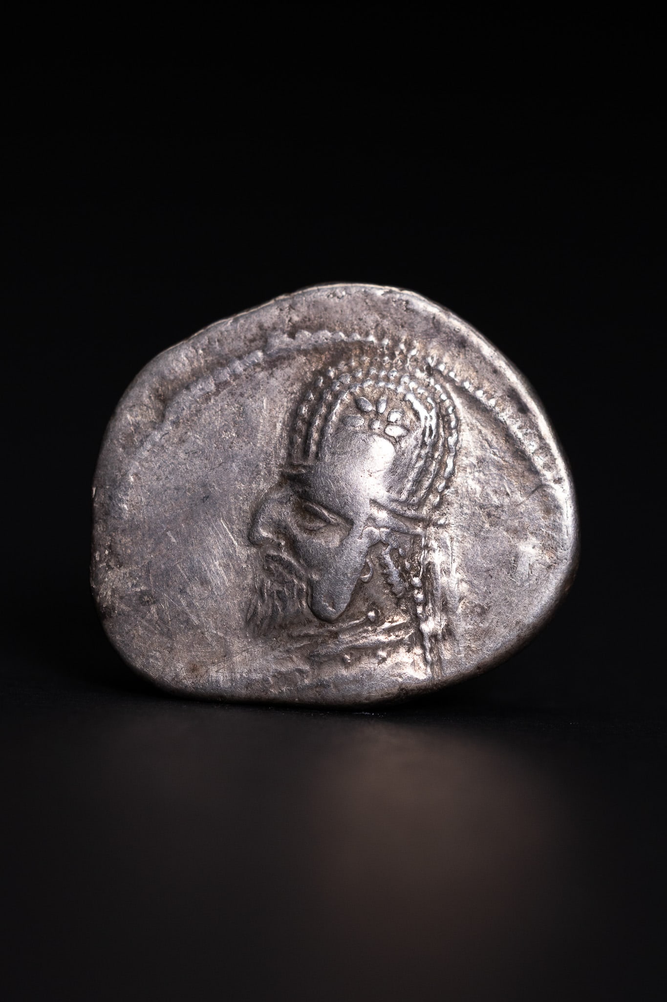 MITHRADATES II PARTHIAN SILVER DRACHM, CIRCA 124 BC. (1 of 2)